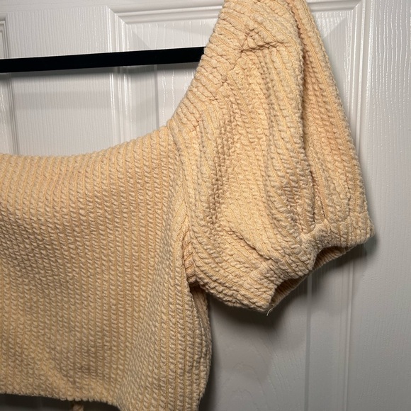 Pastel Yellow Textured Puff Sleeve Crop Top NWT - Picture 5 of 11